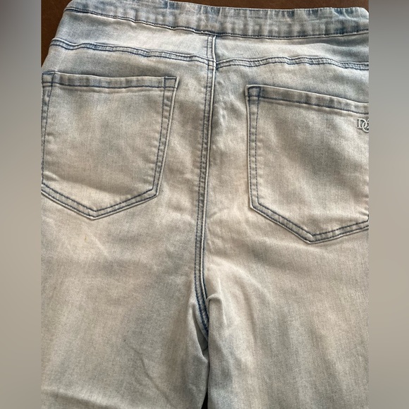 Ladies Size Small Tall Diane Gilman Pull On Light Washed Jean Capris - Picture 10 of 16